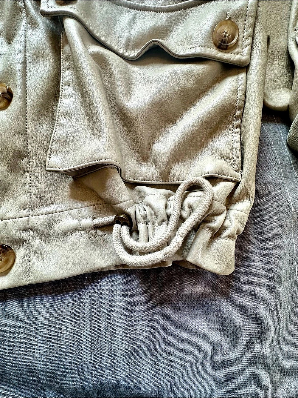 BLANKNYC Women's Cream Cropped Utility Jacket Size Medium - Picture 3 of 5